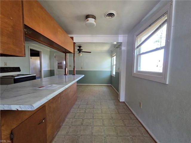 4 Jordan DR, Hampton, VA 23666