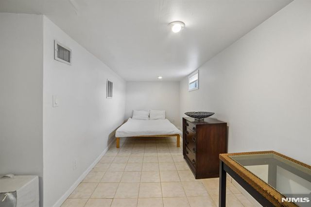 40 Oakland Street, Englewood, NJ 07631