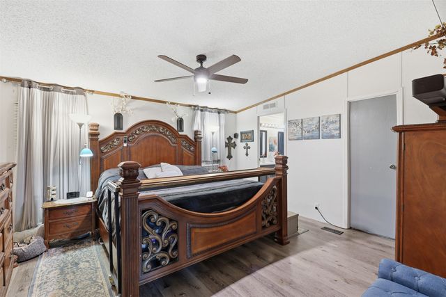 1000 Forest Oaks Street, Azle, TX 76020