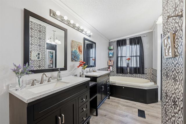 1000 Forest Oaks Street, Azle, TX 76020