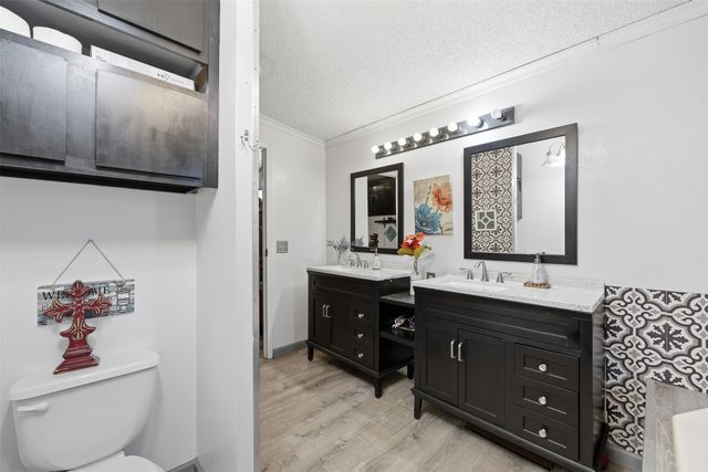 1000 Forest Oaks Street, Azle, TX 76020