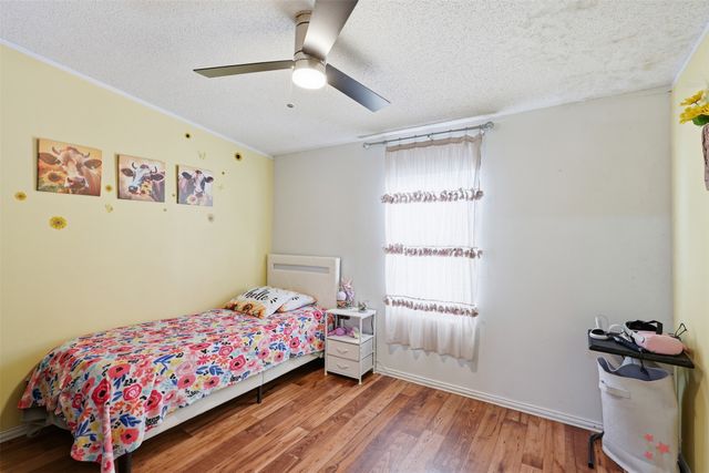 1000 Forest Oaks Street, Azle, TX 76020