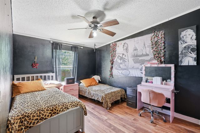 1000 Forest Oaks Street, Azle, TX 76020