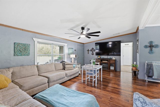 1000 Forest Oaks Street, Azle, TX 76020