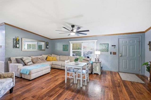 1000 Forest Oaks Street, Azle, TX 76020