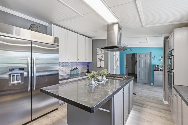 1000 Forest Oaks Street, Azle, TX 76020