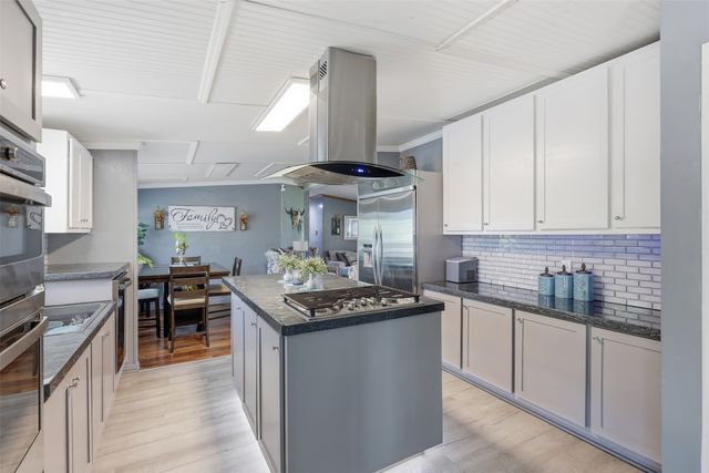 1000 Forest Oaks Street, Azle, TX 76020