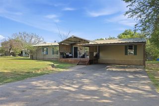 1000 Forest Oaks Street, Azle, TX 76020