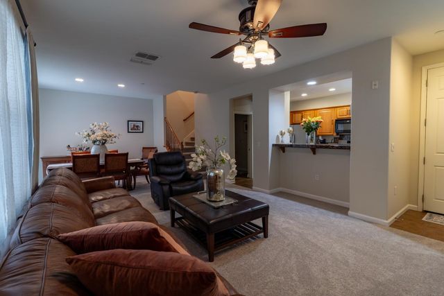 401 Picasso Way, Folsom, CA 95630