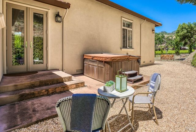 3860 N Silverado Trl N, Calistoga, CA 94515