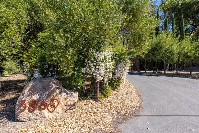 3860 N Silverado Trl N, Calistoga, CA 94515