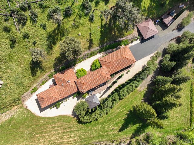 3860 N Silverado Trl N, Calistoga, CA 94515