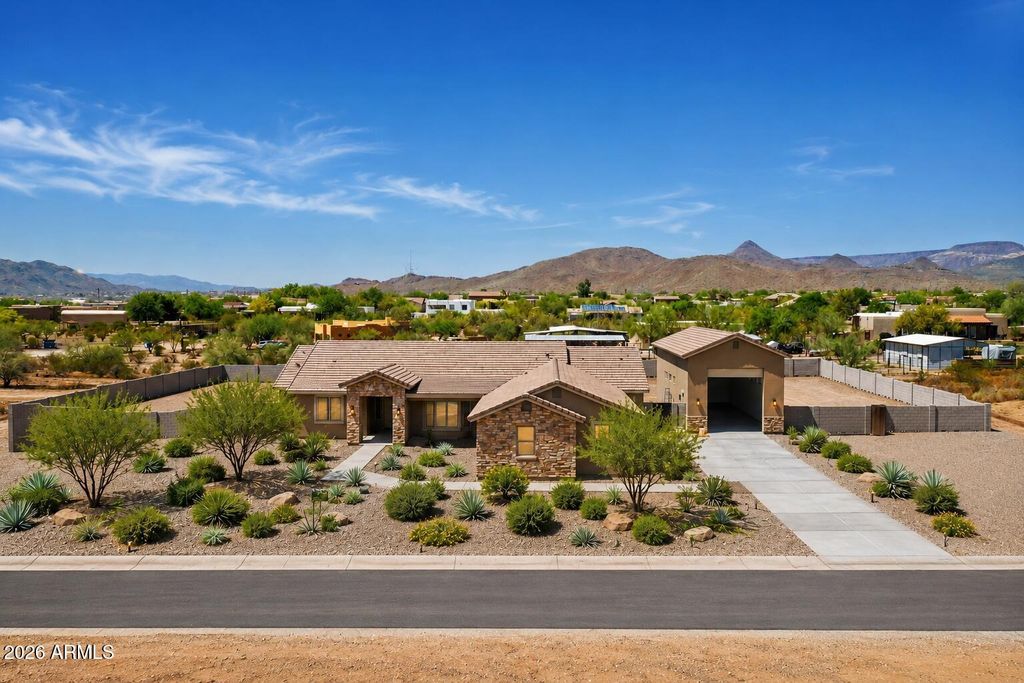 1686 E Carriage Lane, Phoenix, AZ 85086