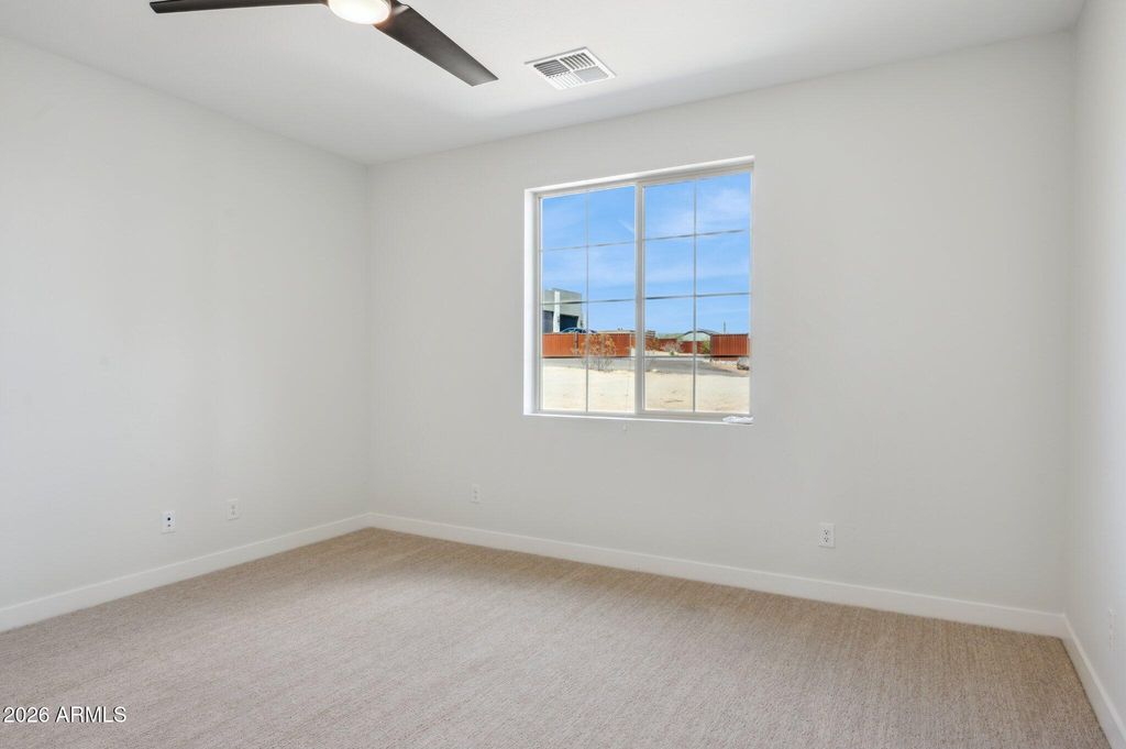 Image 12 of property listing at 1686 E Carriage Lane, Phoenix, AZ 85086