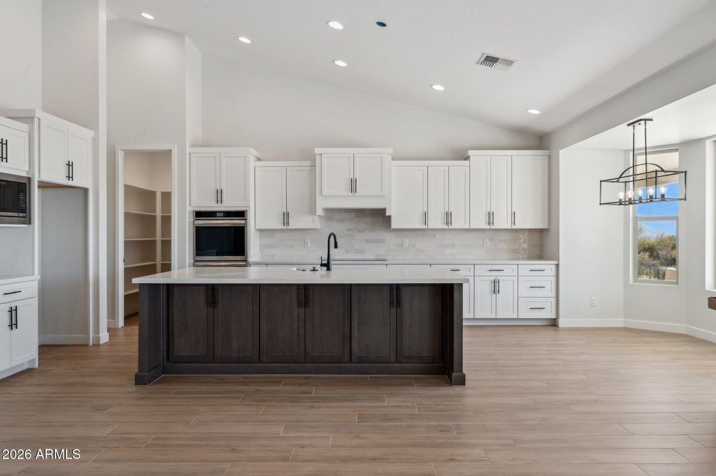 Image 3 of property listing at 1686 E Carriage Lane, Phoenix, AZ 85086