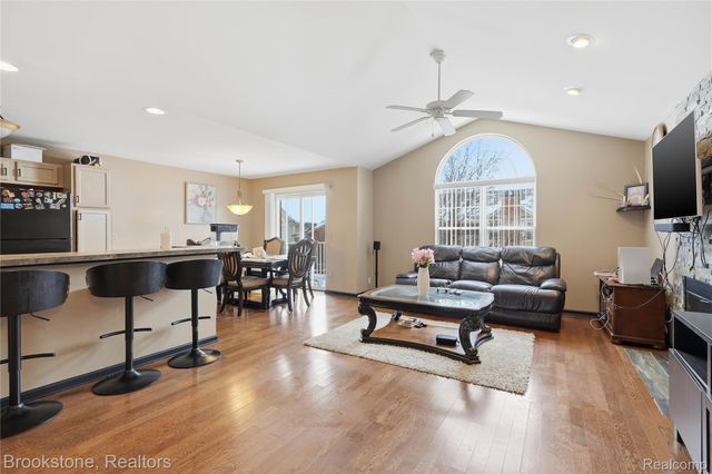 15308 Yale Drive, Clinton Charter Township, MI 48038