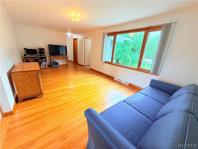 6410 Deanna Drive, Boston, NY 14075