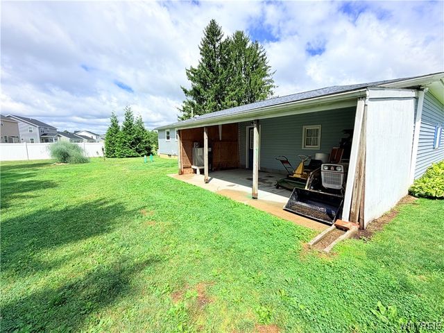 6410 Deanna Drive, Boston, NY 14075