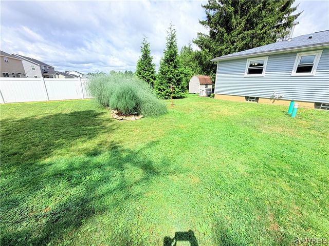 6410 Deanna Drive, Boston, NY 14075