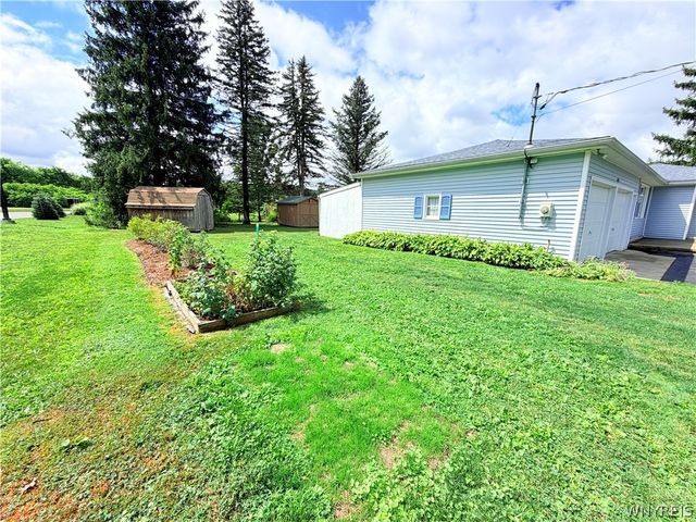 6410 Deanna Drive, Boston, NY 14075