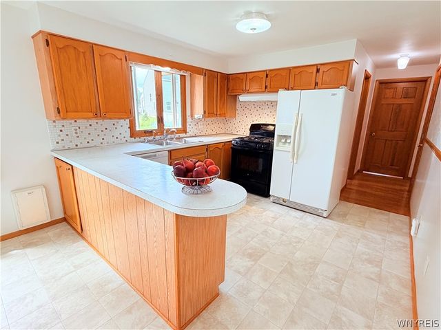 6410 Deanna Drive, Boston, NY 14075