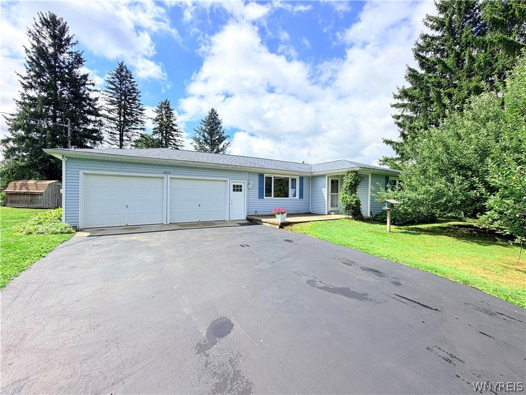 6410 Deanna Drive, Boston, NY 14075