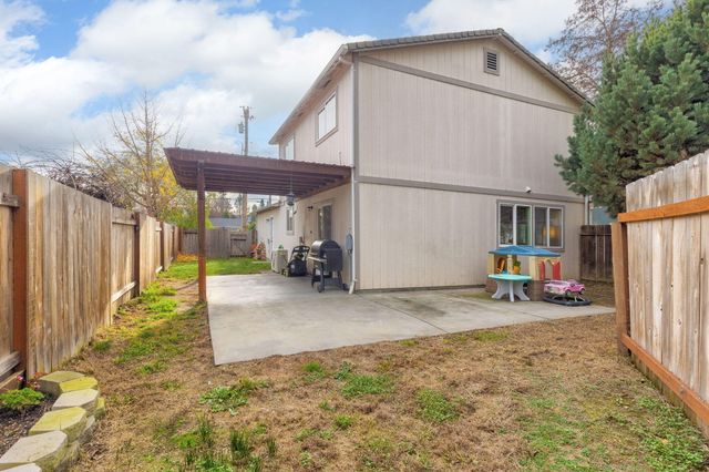 1110 SW Bridge Street, Grants Pass, OR 97526