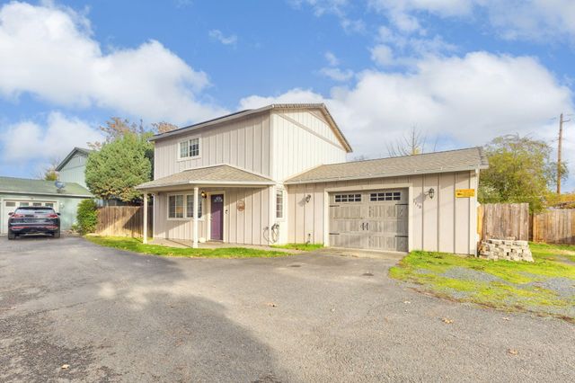 1110 SW Bridge Street, Grants Pass, OR 97526