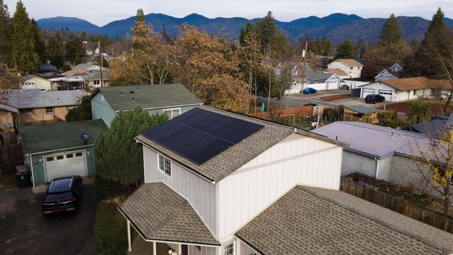 1110 SW Bridge Street, Grants Pass, OR 97526