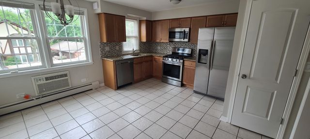 1500 W Touhy Avenue 2N, Park Ridge, IL 60068