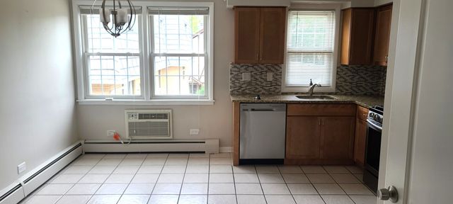 1500 W Touhy Avenue 2N, Park Ridge, IL 60068