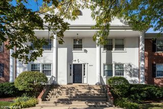 1500 W Touhy Avenue 2N, Park Ridge, IL 60068