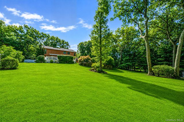 16 Oak Hills Drive, Rocky Point, NY 11778