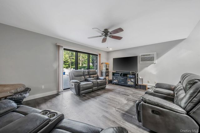 16 Oak Hills Drive, Rocky Point, NY 11778