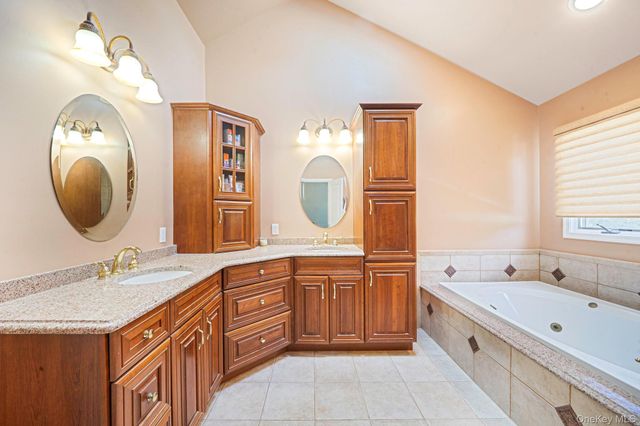 16 Oak Hills Drive, Rocky Point, NY 11778