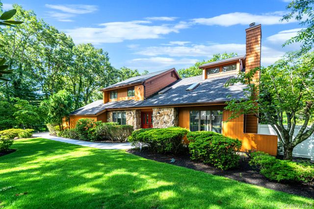 16 Oak Hills Drive, Rocky Point, NY 11778