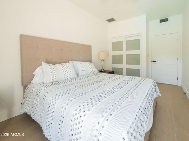 15215 N 7TH Place, Phoenix, AZ 85022