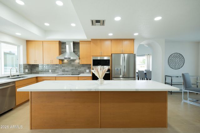 15215 N 7TH Place, Phoenix, AZ 85022