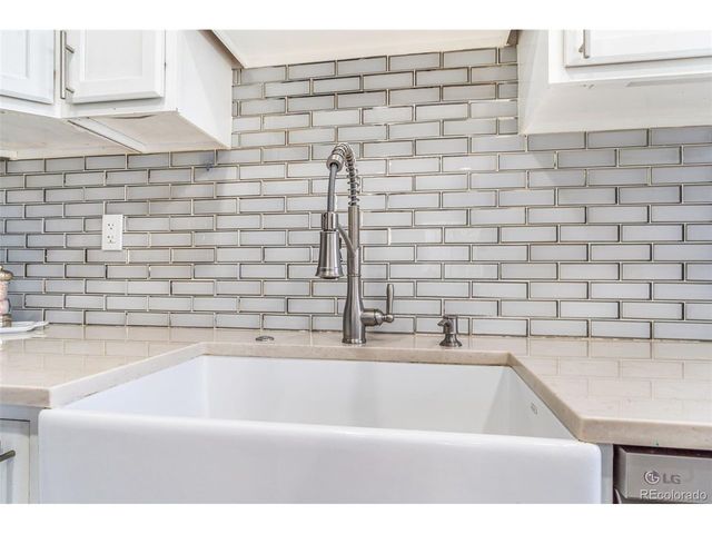 884 Vaughn St, Aurora, CO 80011