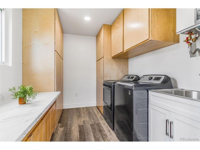 884 Vaughn St, Aurora, CO 80011