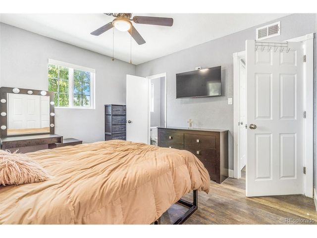 884 Vaughn St, Aurora, CO 80011