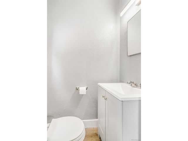 884 Vaughn St, Aurora, CO 80011