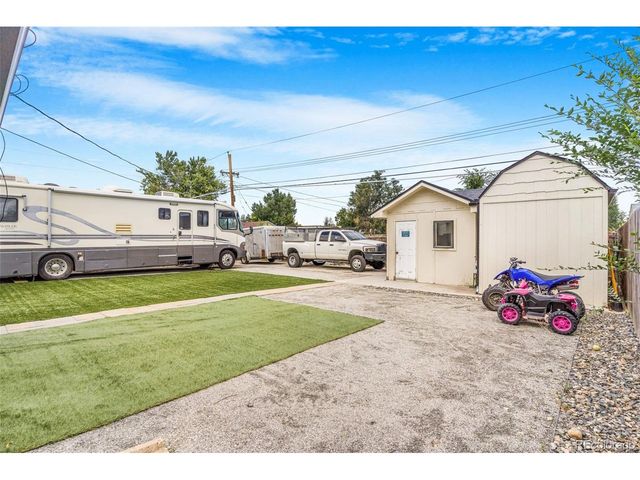 884 Vaughn St, Aurora, CO 80011