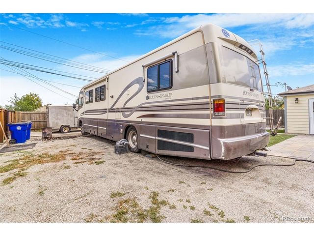 884 Vaughn St, Aurora, CO 80011