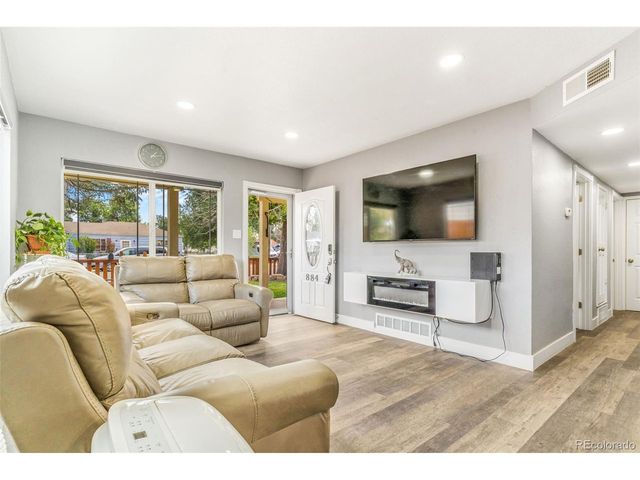 884 Vaughn St, Aurora, CO 80011