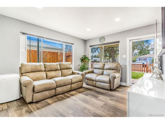 884 Vaughn St, Aurora, CO 80011