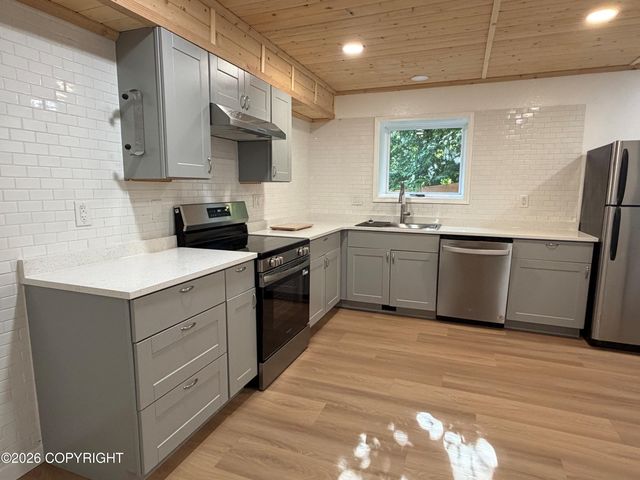 425 E 16th Avenue, Anchorage, AK 99501