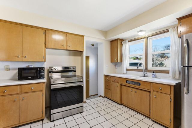2021 Worcester Avenue, Saint Paul, MN 55116