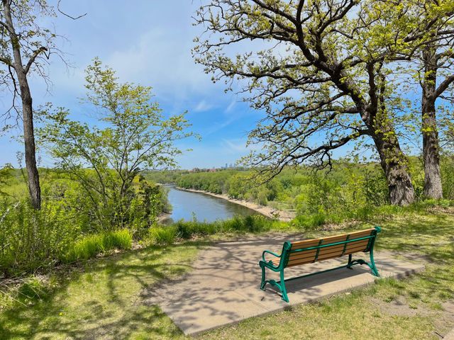 2021 Worcester Avenue, Saint Paul, MN 55116