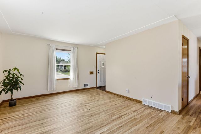2021 Worcester Avenue, Saint Paul, MN 55116